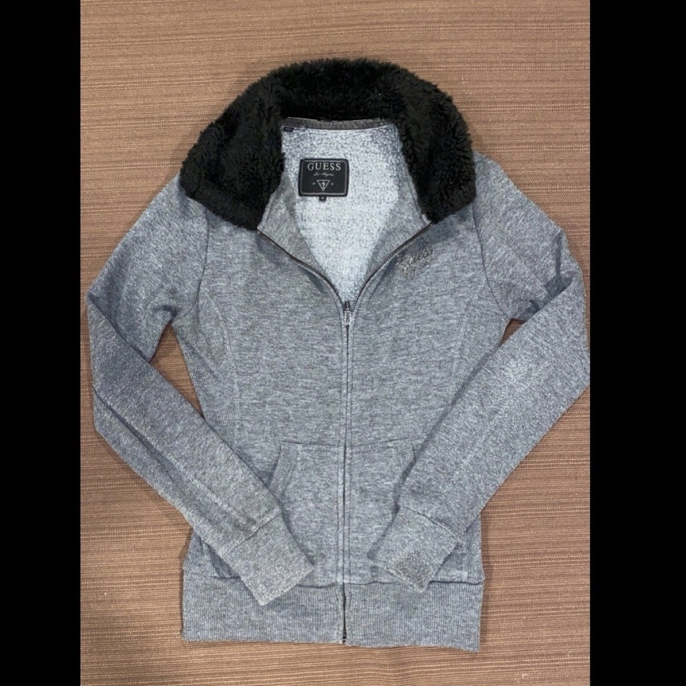 GUESS ZIP UP SWEATER